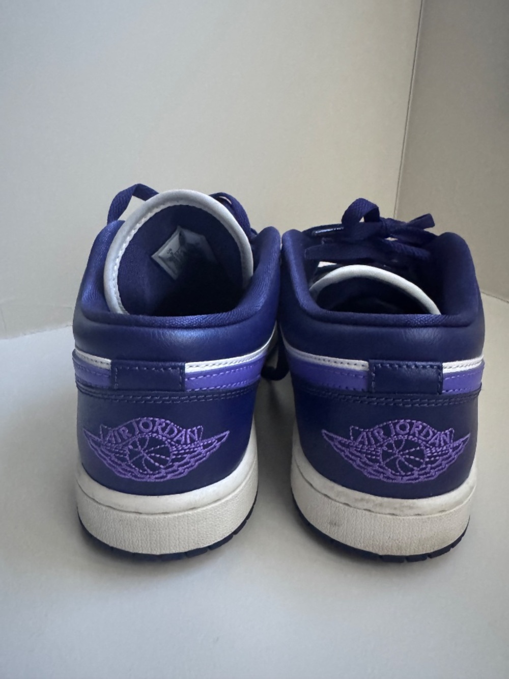 Nike Air Jordan One - Picture 2 of 4